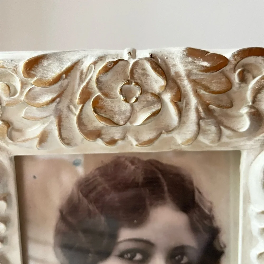 Ornate Cream and Gold Photo Frame for 5”x7” photo